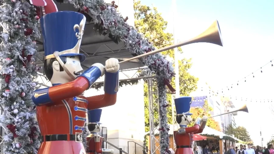 Holiday Market Brings Unique Crafts and Treats to Washington's Streets