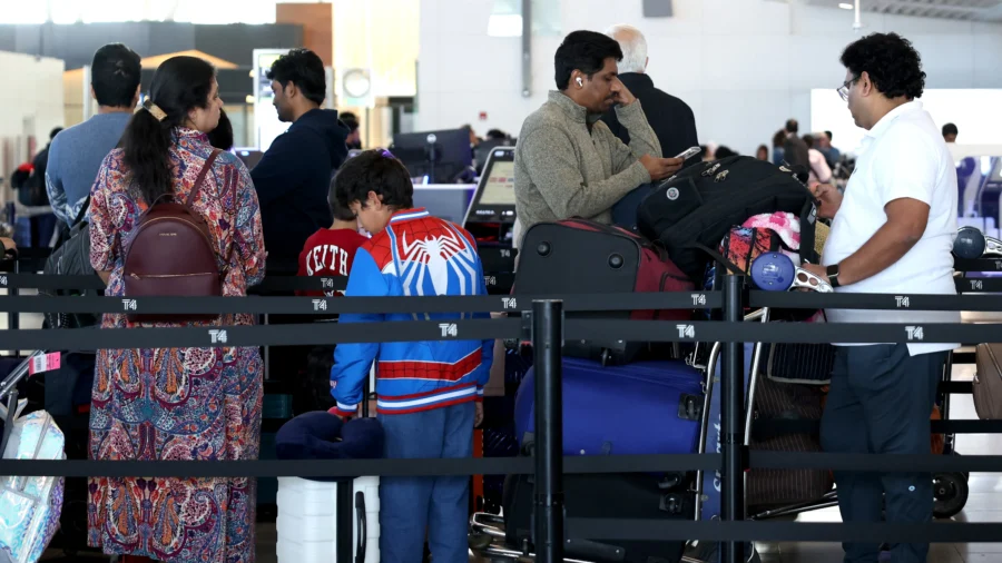 Travelers Head to LAX Airport Ahead of Thanksgiving