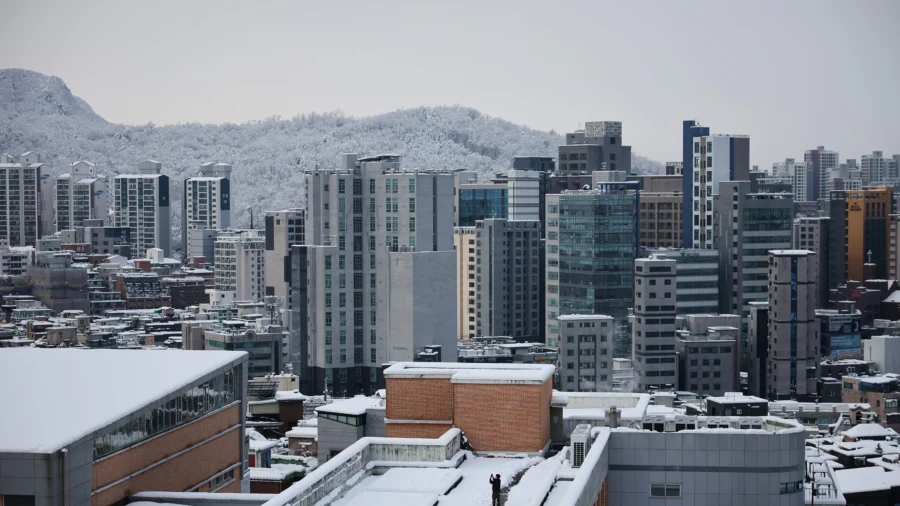 South Korea Battles 2nd Day of Heavy Snow; 5 Dead