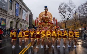 Macy’s Thanksgiving Day Parade: Giant Balloons, Floats, and Wet Weather