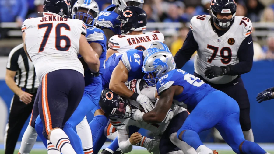 Lions Extend Win Streak to 10 Games, Hold Off Bears for 23–20 Victory