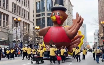 Chicago Thanksgiving Parade Celebrates its 90th Anniversary