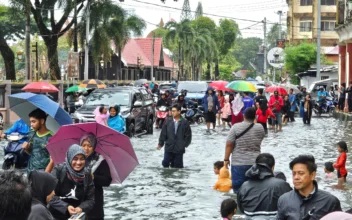 3 Dead, Over 80,000 Displaced as Malaysia Prepares for Worst Floods in Decade