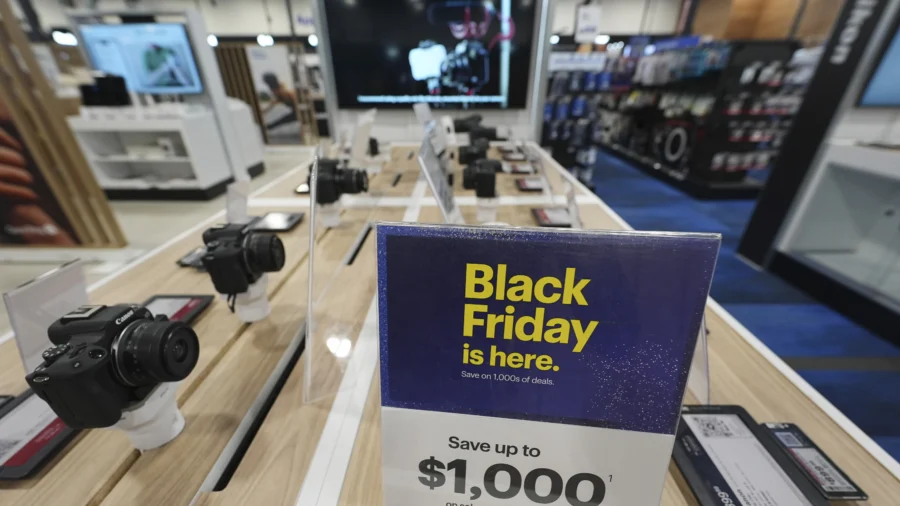 Retailers Bank on Black Friday to Energize Bargain-Hungry Holiday Shoppers