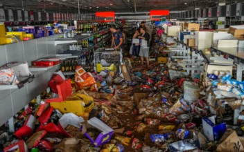 Residents of Spain Pay Tribute to Victims of Deadly Valencia Floods