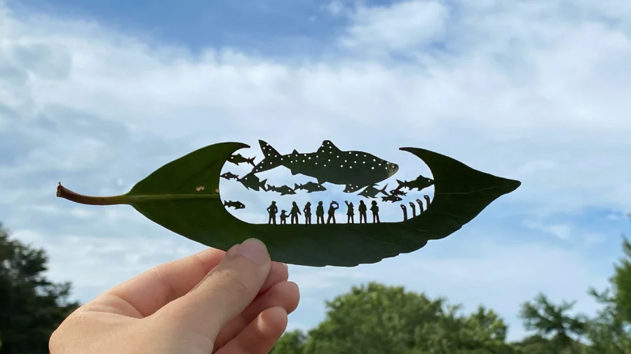 In Photos: Japanese Artist Finds Solace and Global Fans With Intricate Leaf-Cutting