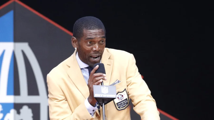 NFL Hall of Famer Randy Moss Reveals Health Scare, Asks for Prayers