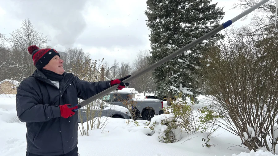 Great Lakes Region Braces for More Snow While Cleaning up After Lake-Effect Storms