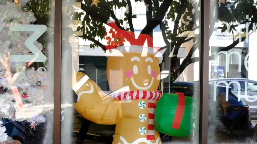 San Francisco Neighborhood Begins Christmas Window Contest