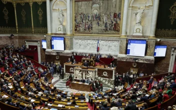 French Government Collapses in No-Confidence Vote