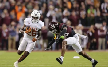 Report: No Texas Fans Caught in Bottle-Throwing Incident