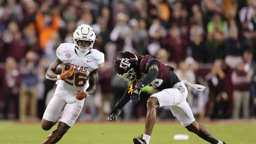 Report: No Texas Fans Caught in Bottle-Throwing Incident