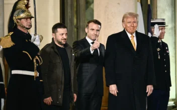 Trump Meets With France’s Macron, Ukraine’s Zelenskyy in Paris