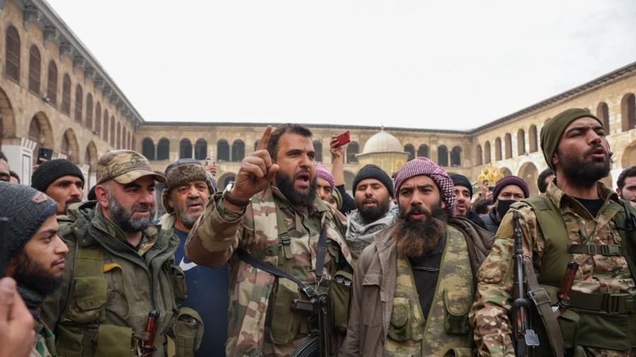 Middle East Affairs Analyst Breaks Down Situation in Syria as Rebels Topple Government
