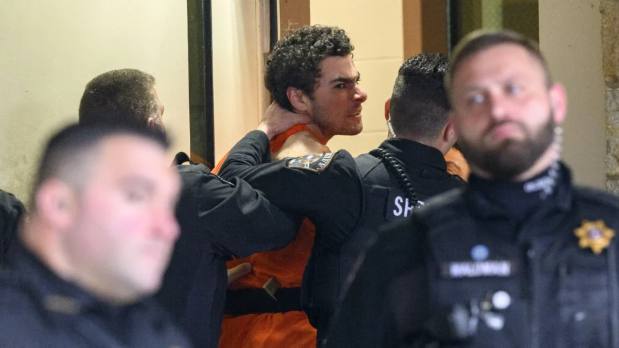 Suspect in UnitedHealthcare CEO's Killing Fights Extradition to New York
