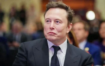 Musk’s Net Worth Nearly $450 Billion as Tesla Stock Jumps