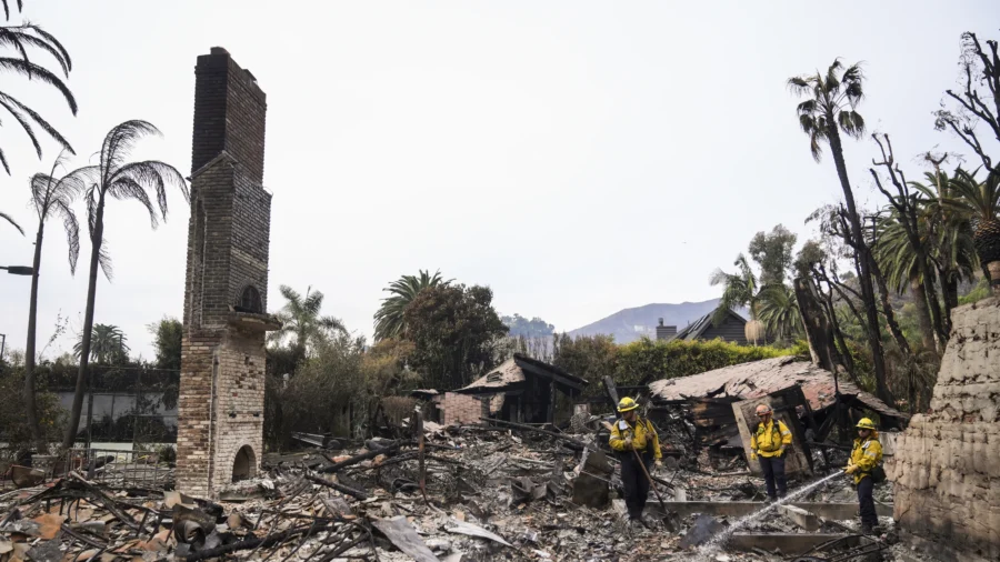3,700 People Return to Malibu Homes as Weather Conditions Improve and Help Firefighters Battle Blaze