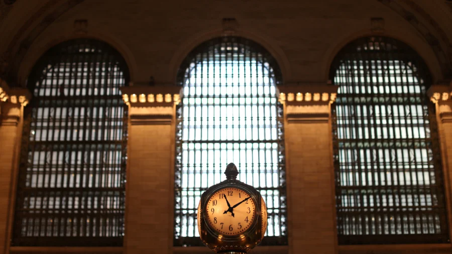 Trump Calls for End to Daylight Saving Time