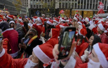 Thousands of Santas and a Few Grinches Hit the Streets for Annual SantaCon Bar Crawls