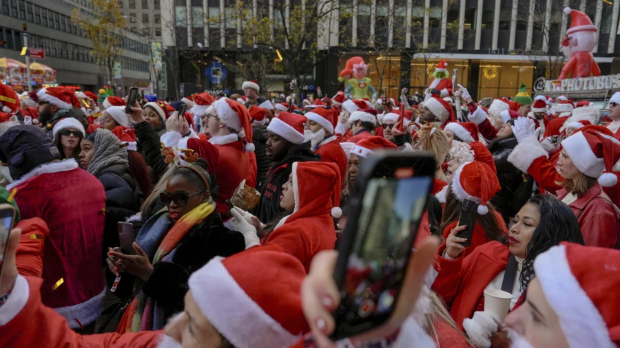 Thousands of Santas and a Few Grinches Hit the Streets for Annual SantaCon Bar Crawls