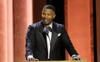 Jamie Foxx Gets Stitches After Glass Thrown at Him During Dinner in Beverly Hills