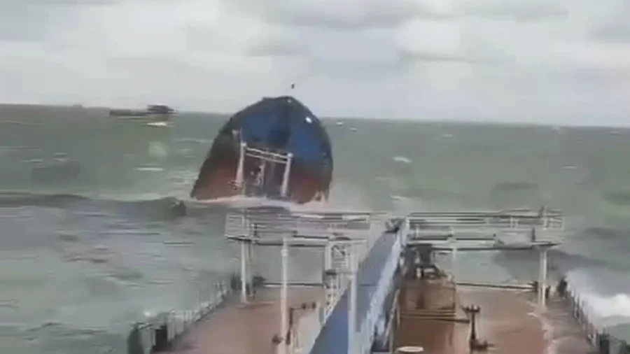 Russian Tanker Splits in Storm, Spilling Oil Into Kerch Strait