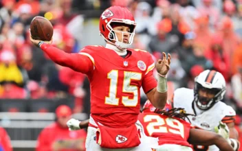 Reports: Kansas City Chiefs QB Mahomes Has High Ankle Sprain