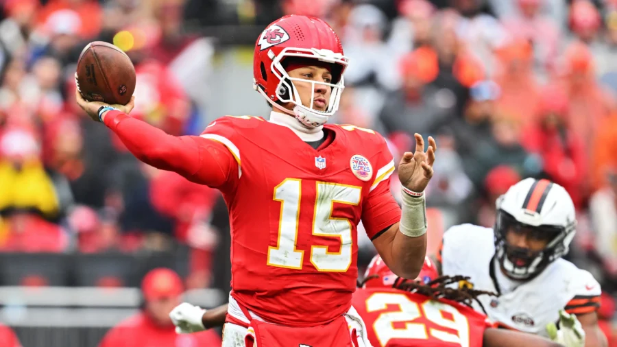 Reports: Kansas City Chiefs QB Mahomes Has High Ankle Sprain