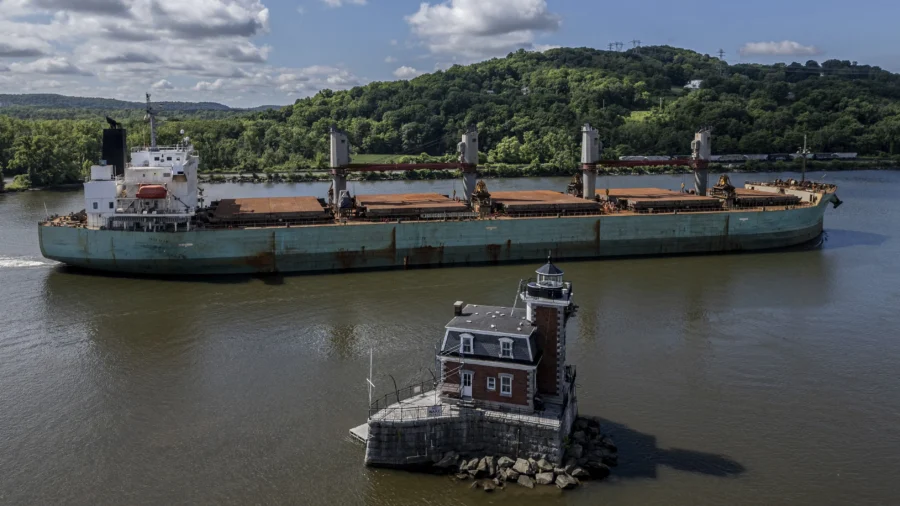 Corps of Engineers Will Look to Save 150-Year-Old Lighthouse From Crumbling Into Hudson River