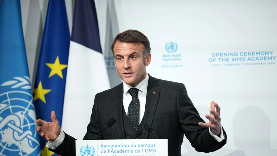 Moody's Downgrades France Rating Due to Deteriorating Finances, Political Turmoil