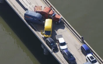 Car Crashes in Foggy Weather Injure 33 People and Force Bridge Near New Orleans to Close for Hours