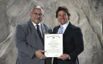 Tom Cruise Receives US Navy’s Top Civilian Award