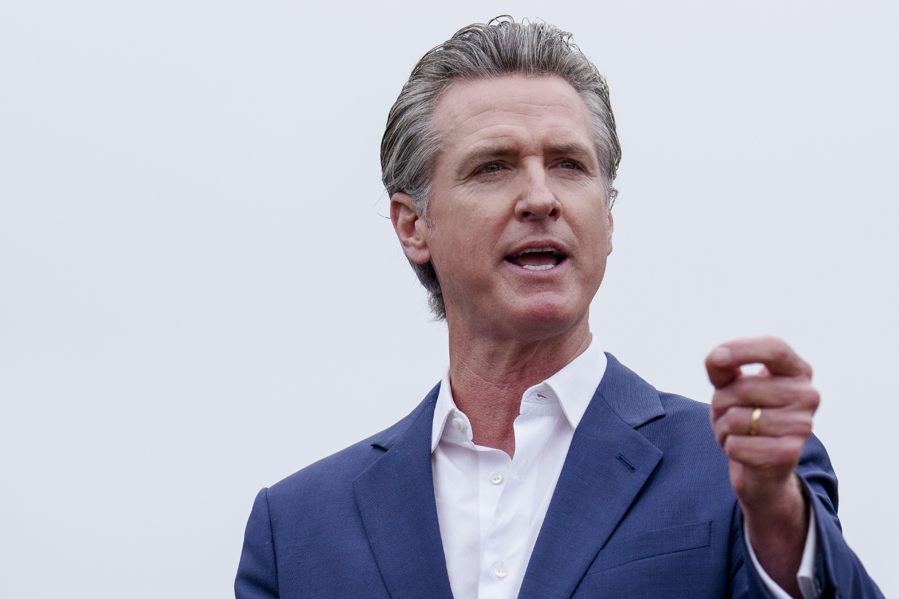 California Gov. Newsom Declares State of Emergency Over Bird Flu | NTD