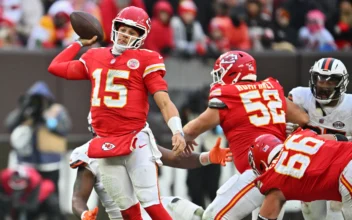 Patrick Mahomes to Play Saturday Against Houston