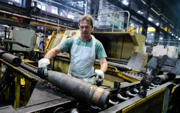 US Manufacturing Still Spinning Its Wheels, Fed Data Show