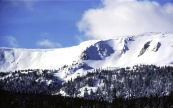 174 Colorado Skiers and Snowboarders Rescued After Lift Cracks