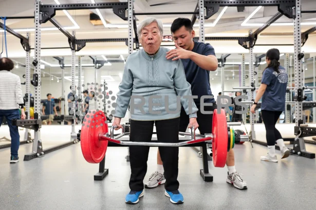 id1036332-2024-12-21T120903Z_1_LYNXMPEKBK03L_RTROPTP_4_TAIWAN-ELDERLY-WEIGHTLIFTING.jpg.webp