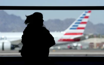 More Than 5,000 US Flights Delayed, 200 Canceled on Christmas Eve