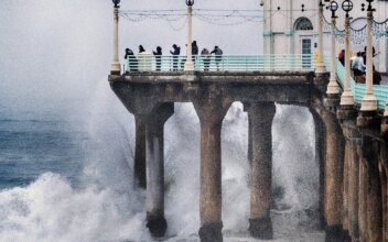 California Residents on Edge as High Surf and Flooding Threats Persist on Christmas Eve