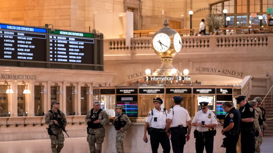 Man Arrested in Christmas Eve Attack on 2 People at Manhattan’s Grand Central