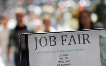 New US Jobless Claims Slip, but People Are Remaining Unemployed for Longer