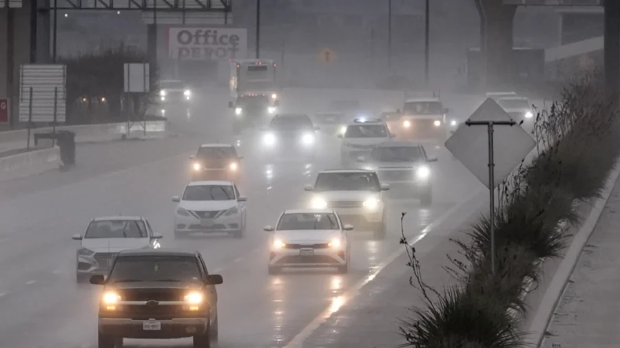 Powerful Thunderstorms Rumble Across Texas, Delaying Holiday Travel