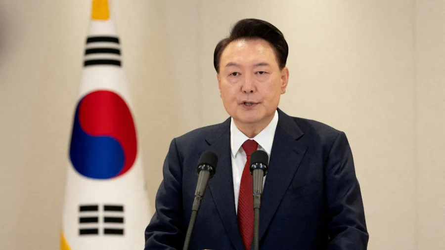 South Korea Court Approves Arrest of President Yoon in Martial Law Investigation