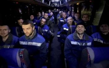 Scores of Ukrainian and Russian POWs Head Back Home After Swap