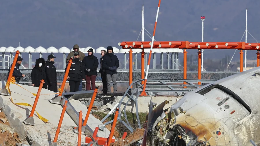 US and Boeing Investigators Examine Site of Deadly South Korean Plane Crash