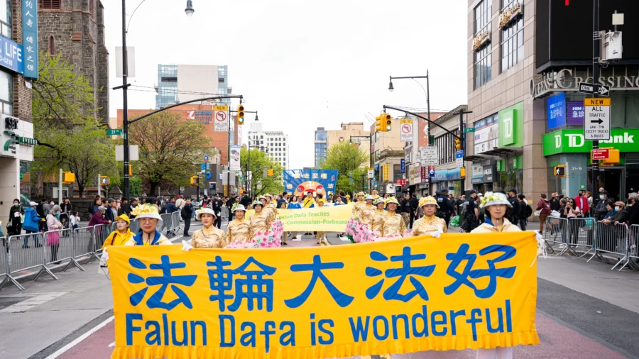 Chinese Send Well-Wishes to Founder of Falun Gong as New Year Begins