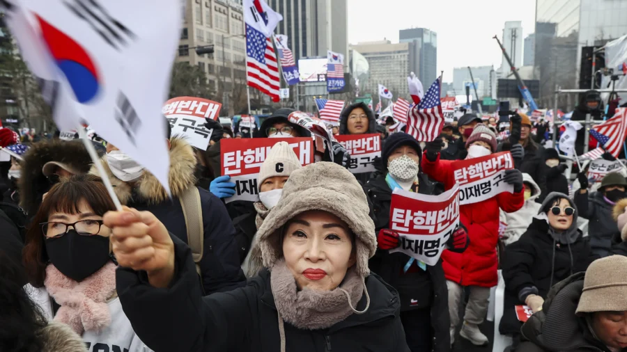 Surveillance Video Near South Korea's Presidential Residence