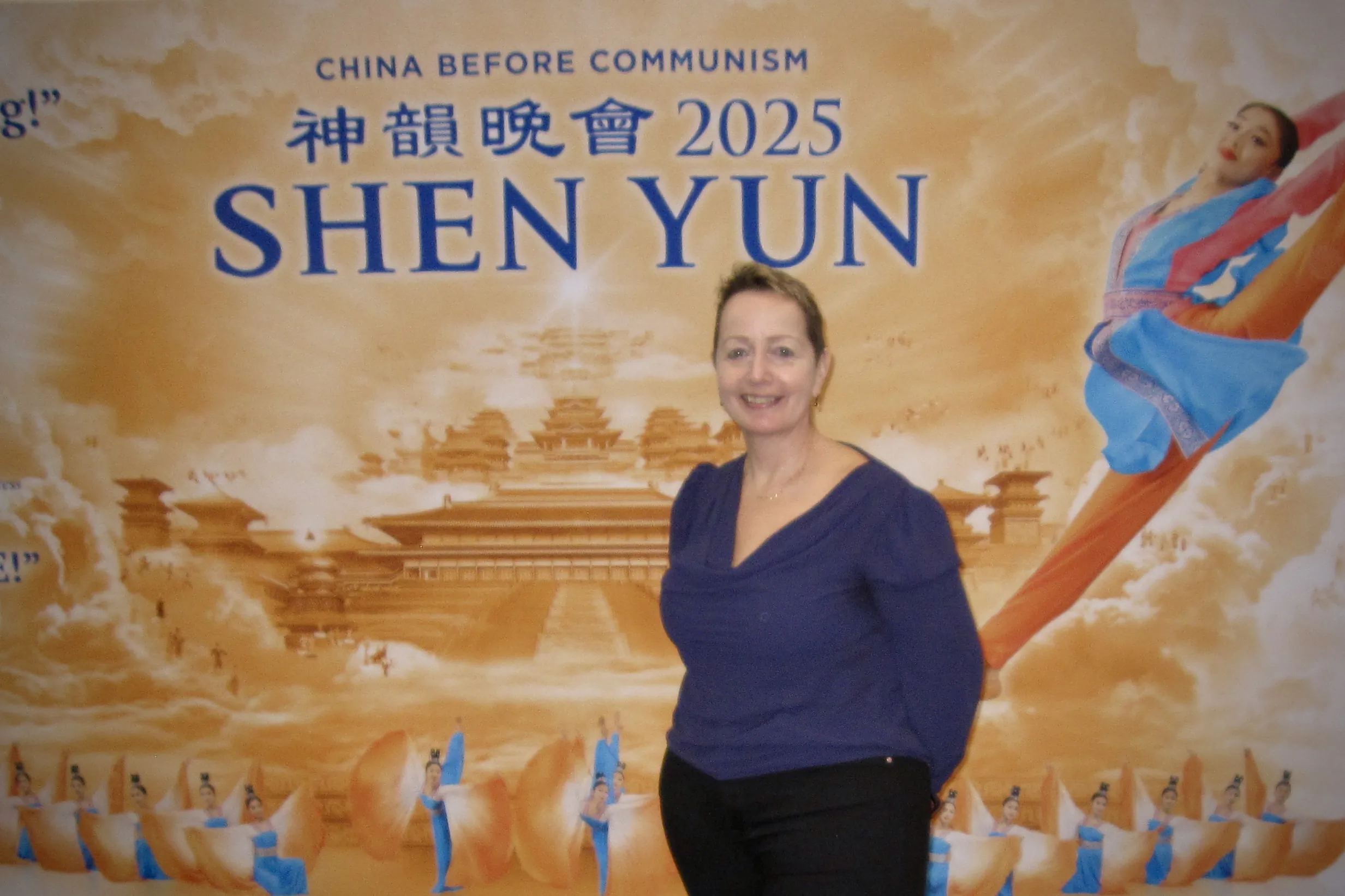 Shen Yun’s Special Effects Impress Hospital Director in Birmingham