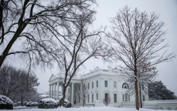 LIVE NOW: A View of the US Capitol as a Snowstorm Bears Down on Washington