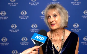 ‘Everyone on Earth Should See’ Shen Yun, Says Author